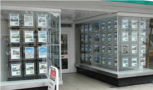 How To Choose The Best Window Display Supplier In UK