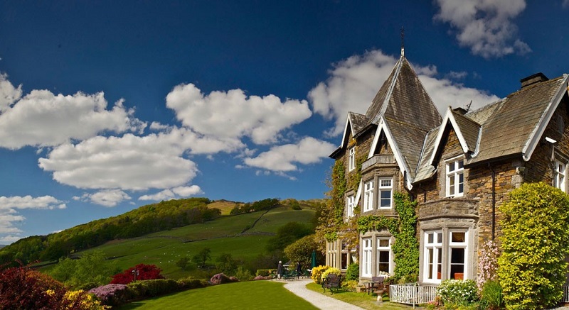 How Hotels On Lake Windermere Offer A Luxurious Stay To The Customers?